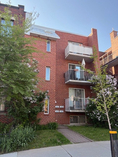 Immense 4 1/2 très ensoleillé de style condo